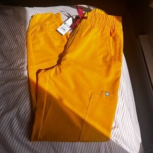 Figs, Emergency yellow